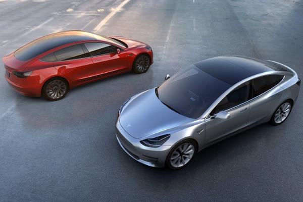 За двое суток число заказов на новый электромобиль Tesla удвоилось